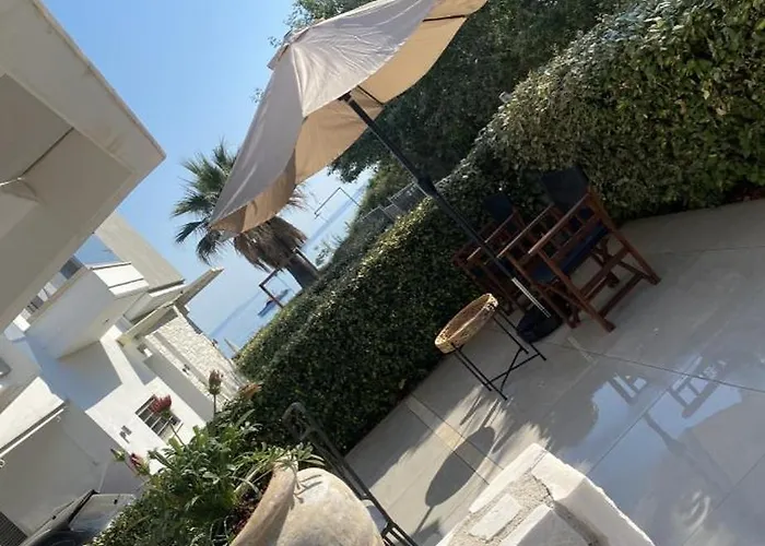 Villa Theodora In Front Of The Sea